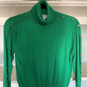 Green 3/4 length turtleneck - size small